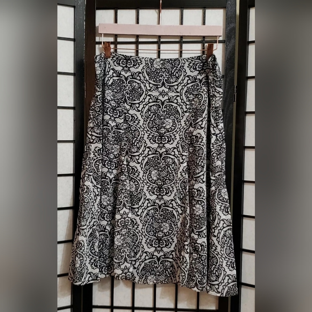 East 5th Damask Print Skirt Size 16 Black White Lined Side Zip Career Workwear